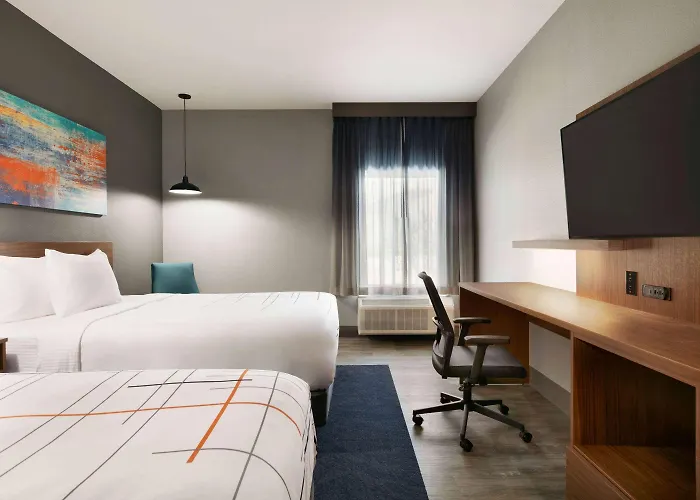 La Quinta Inn & Suites By Wyndham College Station North